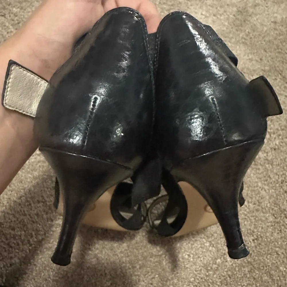 MK Strappy Women's Sandals - Picture 4 of 4